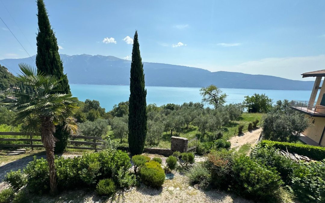 Detached house with lake view in Gargnano